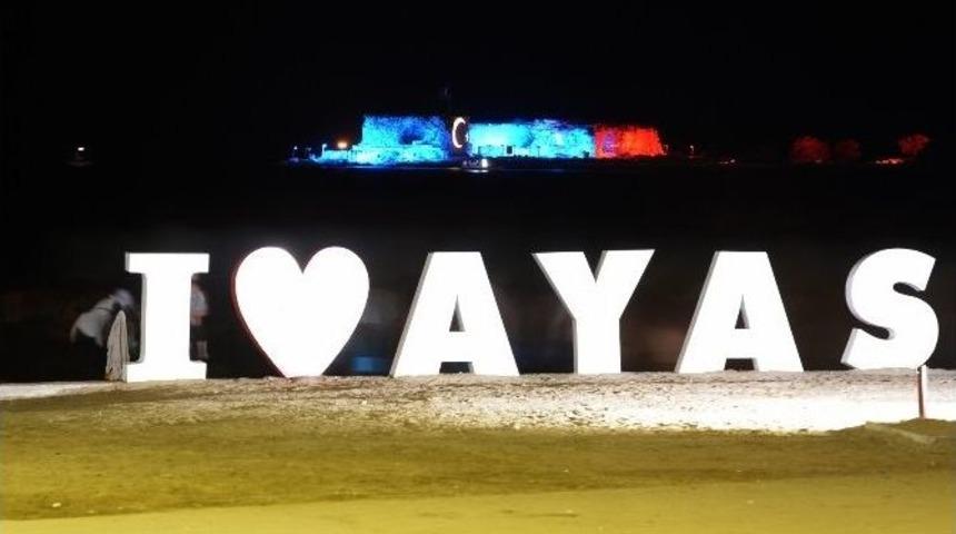 B&uuml;y&uuml;kşehir&rsquo;den Yumurtalık&rsquo;a Ay Yıldızlı Aydınlatma