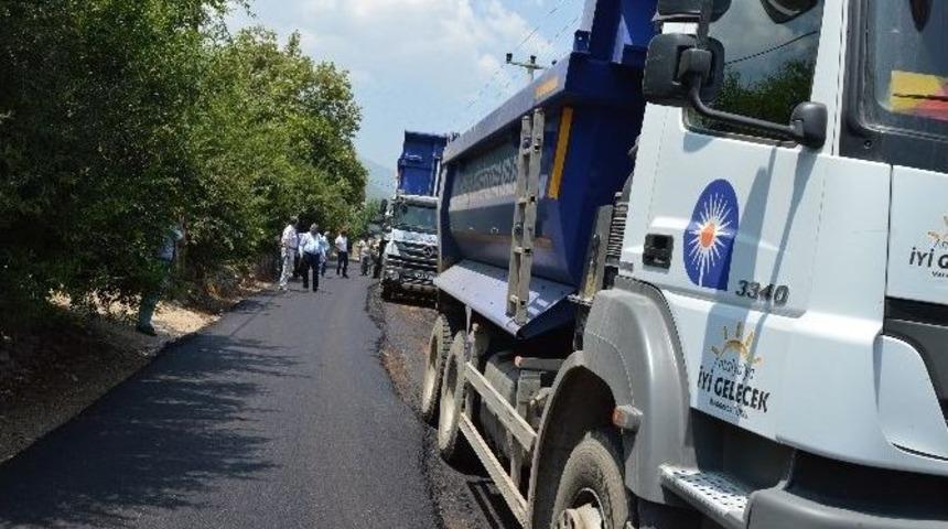 Finike Yeşilyurt Mahallesi’ne Sıcak Asfalt