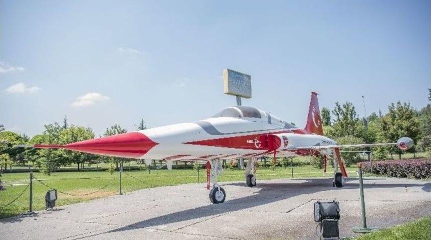 Anadolu Üniversitesi Havacılık Parkı’nda Bir Türk Yıldızı