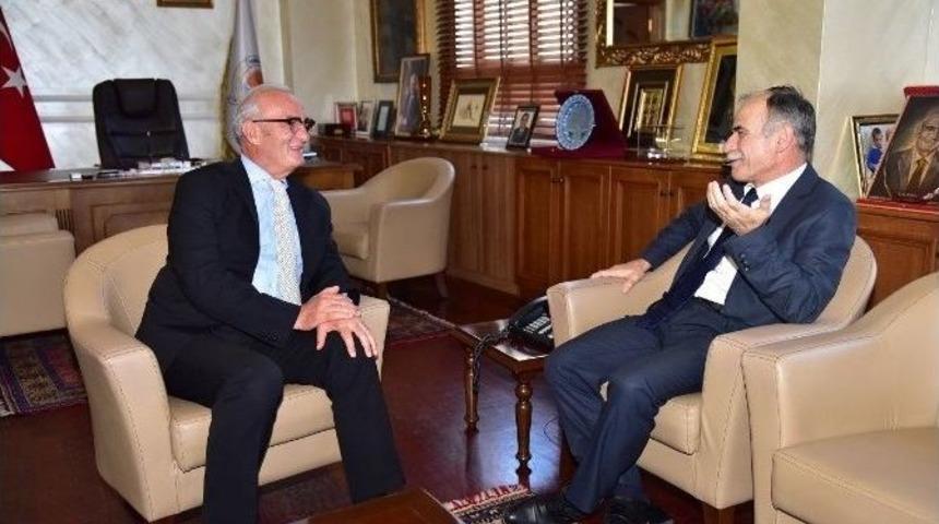 Rekt&ouml;r Akan&rsquo;dan Veda Ziyaretleri