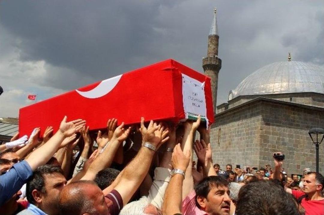 Erzurum&rsquo;un Demokrasi Şehidi Son Yolculuğuna Uğurlandı