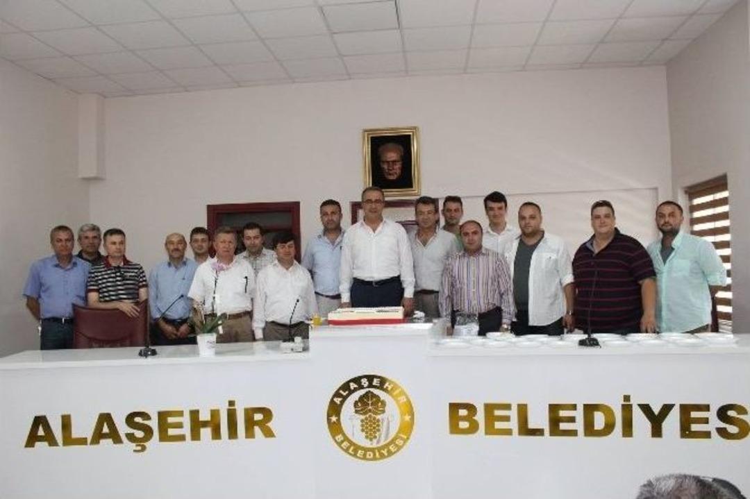 Başkan Kara&ccedil;oban&rsquo;a S&uuml;rpriz Doğum G&uuml;n&uuml;