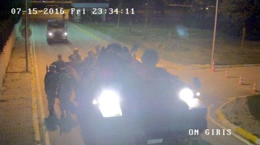 Sakarya Valiliği&rsquo;ne Giren Darbeci Askerlerin G&ouml;r&uuml;nt&uuml;leri Ortaya &Ccedil;ıktı