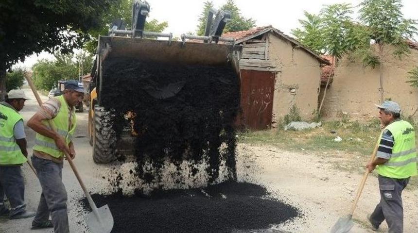 Seyitgazi Belediyesi Asfalt Ve Yama &Ccedil;alışmalarını S&uuml;rd&uuml;r&uuml;yor