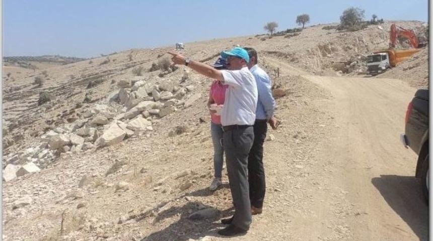 Kilis&rsquo;te Yol &Ccedil;alışmaları S&uuml;r&uuml;yor