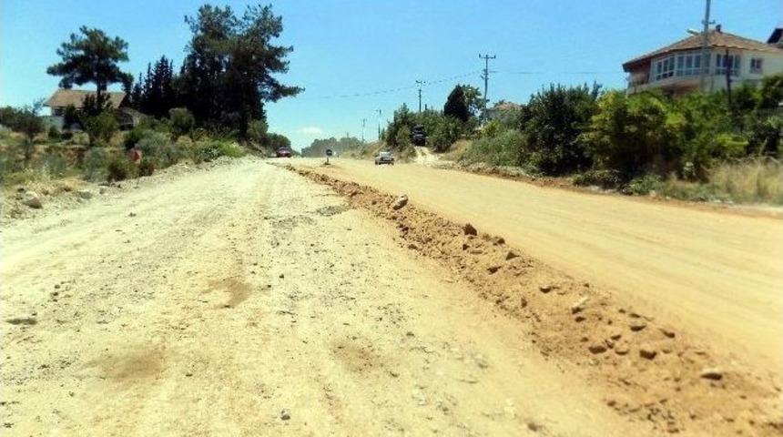 Karacasu&rsquo;da Bitirilemeyen Yol İ&ccedil;in İmza Kampanyası Başlatıldı