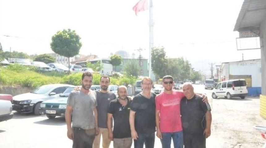 Soma Esnafından Başkan Ergene&rsquo;ye Bayrak Teşekk&uuml;r&uuml;