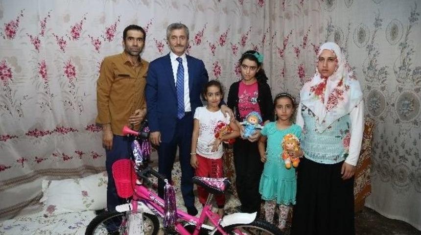 Başkan Tahmazoğlu Demokrasi Meydanı&rsquo;nda Tanıştığı Aileyi Ziyaret Etti