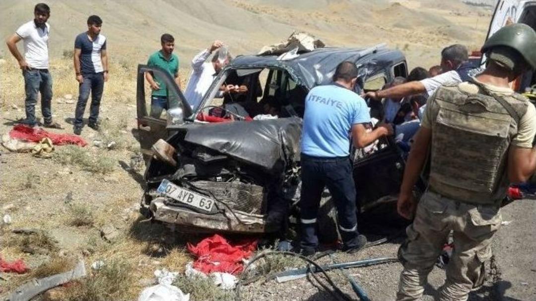 Şırnak&rsquo;ta Trafik Kazası: 2 &Ouml;l&uuml;, 3 Yaralı