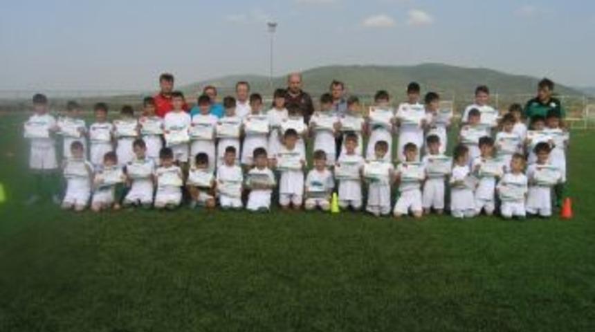 G&ouml;nen Belediyesporlu Minikler Sertifikalarını Aldı