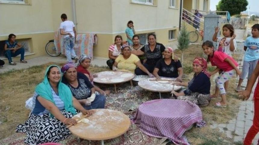 Roman Kadınlardan Şehitler İ&ccedil;in Lokma Hayrı