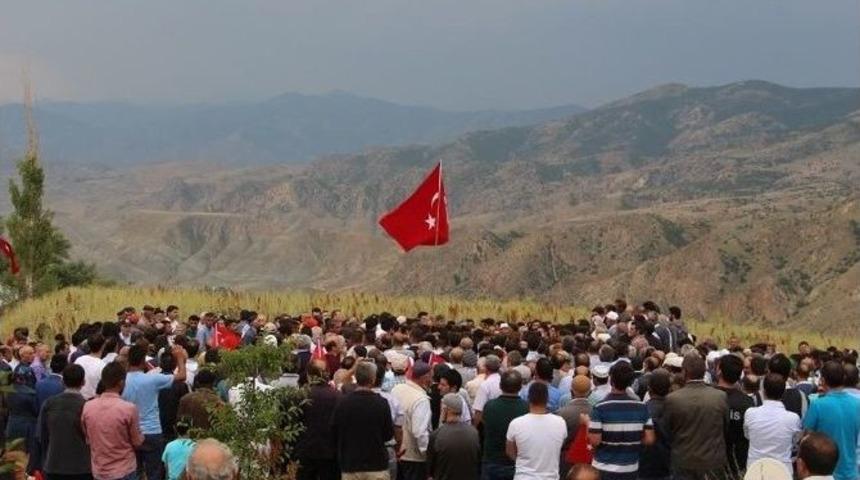 15 Temmuz Şehidi Oğuzhan Yaşar G&ouml;zyaşları Arasında Toprağa Verildi