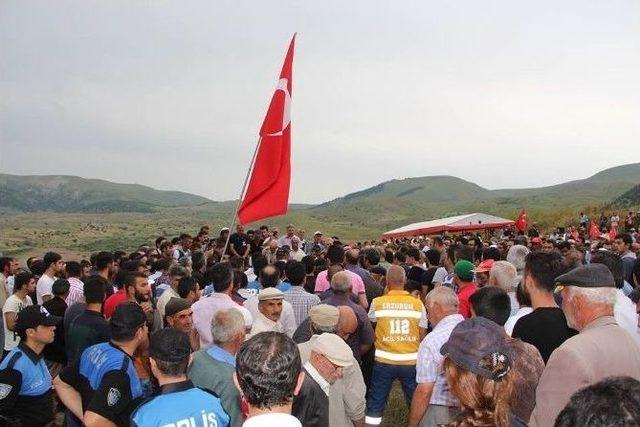 15 Temmuz Şehidi Oğuzhan Yaşar Gözyaşları Arasında Toprağa Verildi