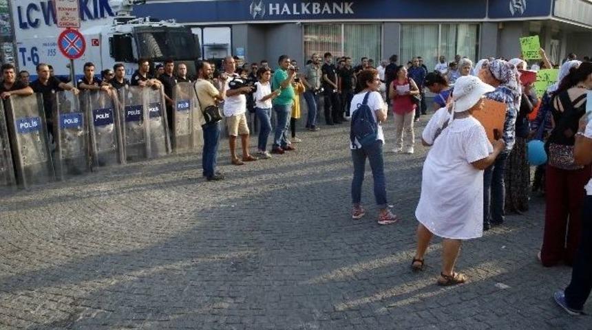 Antalya&rsquo;da Hdp&rsquo;li Kadınlardan Darbe Eylemi