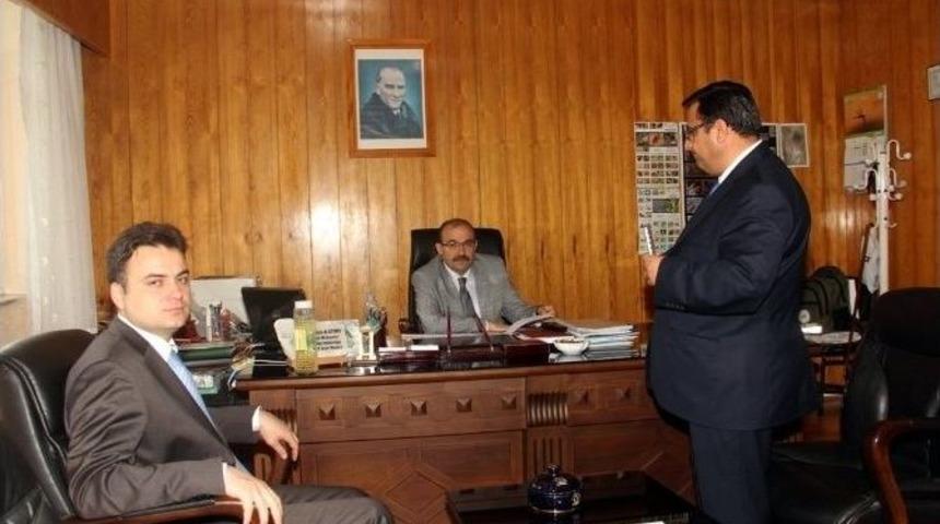 Vali İsmail Ustaoğlu &Ccedil;alışma Ziyaretlerini S&uuml;rd&uuml;r&uuml;yor