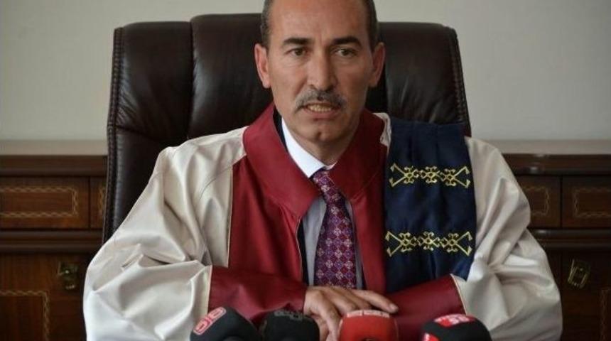 Cumhuriyet &Uuml;niversitesi&rsquo;nde Devir Teslim Yapıldı