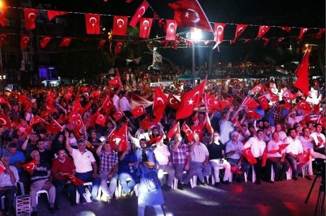 Antalya&rsquo;da Demokrasi N&ouml;beti Aralıksız Devam Ediyor
