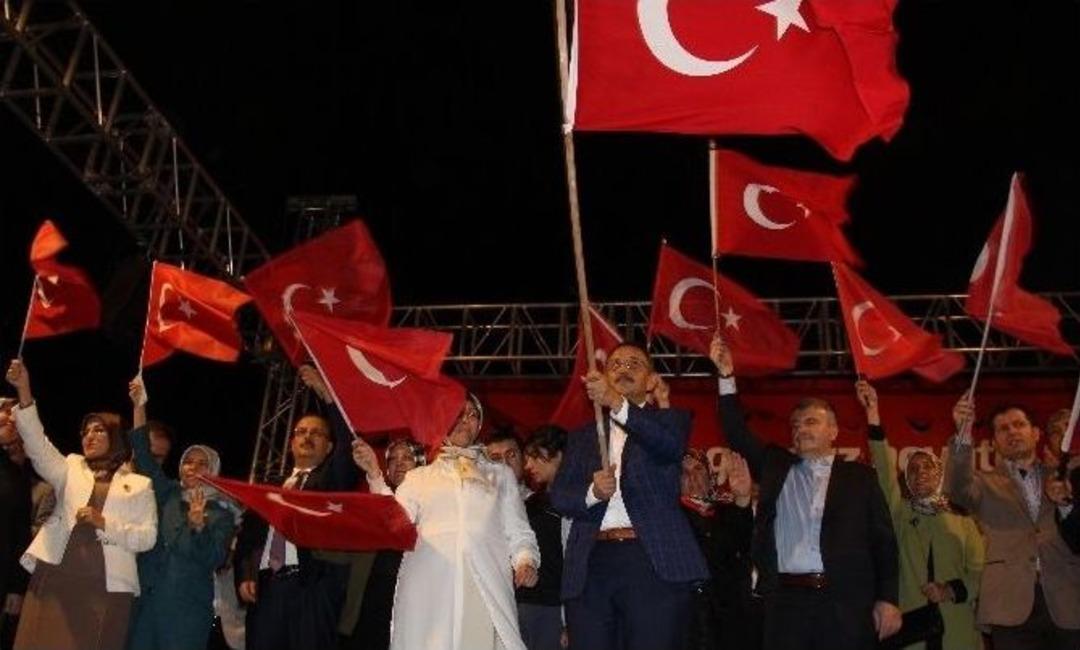 Bakan &Ouml;zhaseki Demokrasi N&ouml;betinde Konyalılarla Buluştu