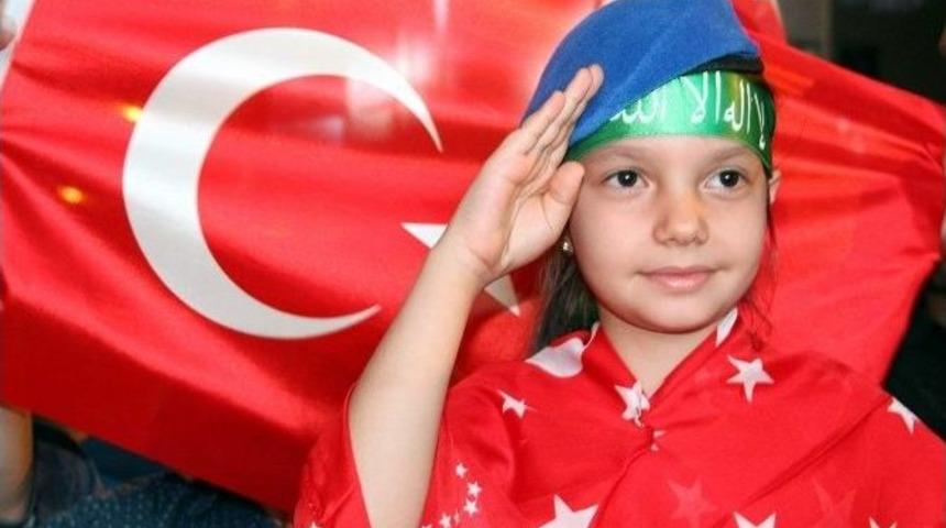 Minik &Ccedil;ocuklardan, Dedelere Herkes Vatan N&ouml;betinde