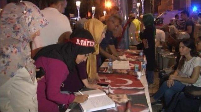 İzmir’de Demokrasi Nöbeti 22’inci Gününde