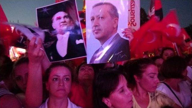 Ak Parti Genel Başkan Yardımcısı Mehmet Müezzinoğlu Asım’ın Nesli Şiiri Üzerinden Konuştu