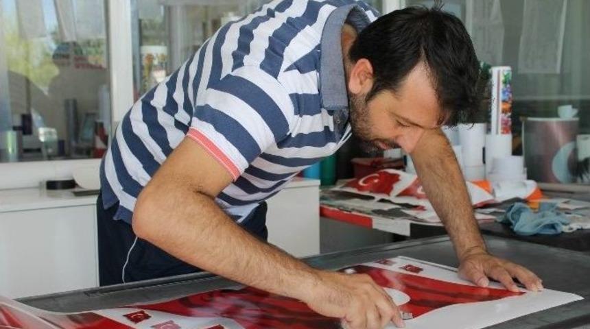 15 Temmuz Darbe Girişiminin Ardından Vatandaşlar Reklamcılara Akın Etti