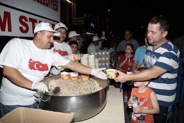 Demokrasi Nöbeti Birlik Ve Beraberlik İçerisinde Devam Ediyor