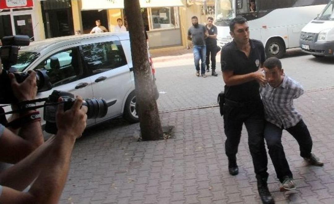 Işid Operasyonunda G&ouml;zaltına Alınanlar Adliyeye Sevk Edildi