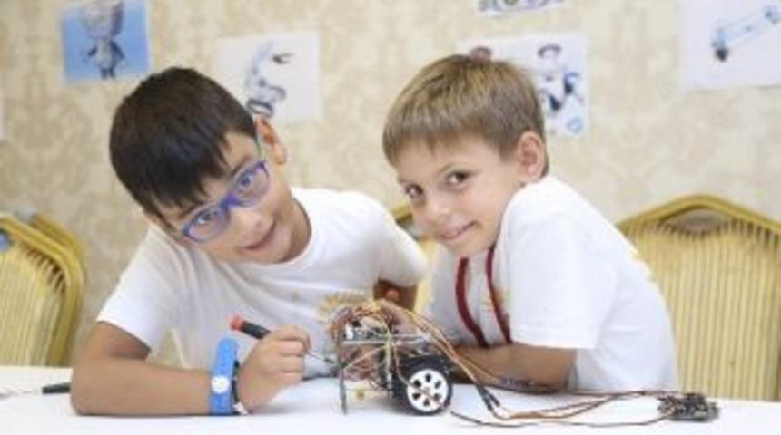 Yaz Okulunda Robot Yaptılar