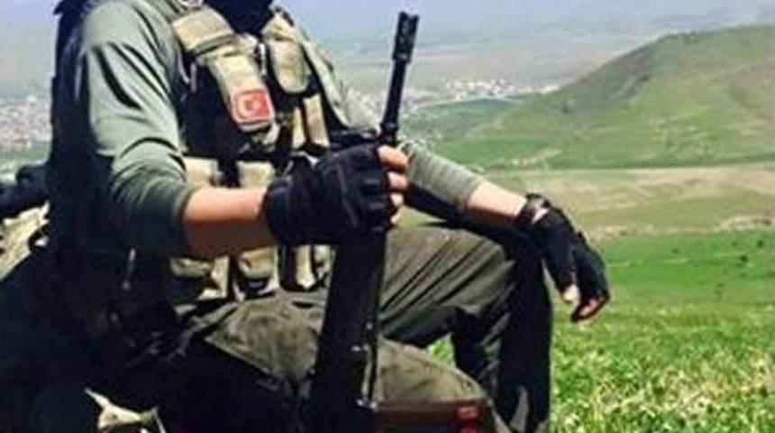 Sinop Şehidine Ağlıyor