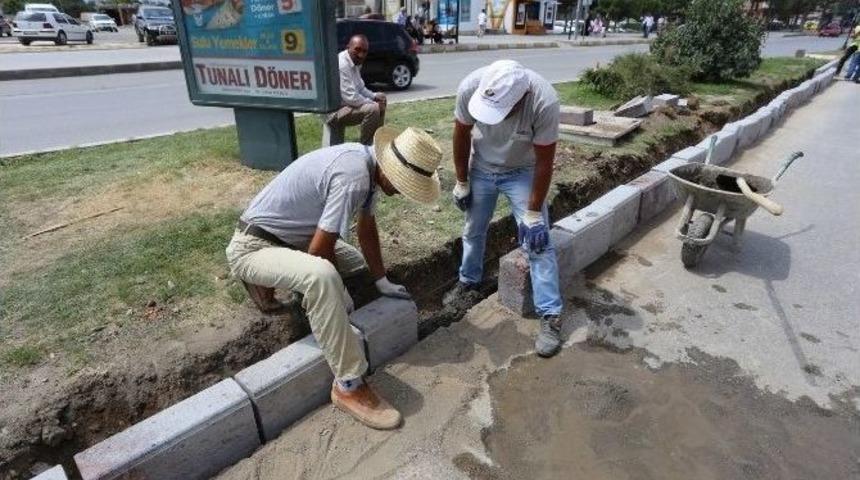 Kavşak Ve Ref&uuml;jler Yenileniyor