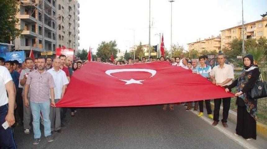 Adıyaman&rsquo;da, Demokrasi Y&uuml;r&uuml;y&uuml;ş&uuml; Yapıldı