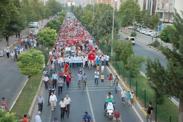 Adıyaman’da, Demokrasi Yürüyüşü Yapıldı