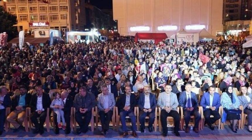 &Ouml;mer D&ouml;ngeloğlu, Yozgat&rsquo;ta Fet&ouml; Ter&ouml;r &Ouml;rg&uuml;t&uuml;ne Lanet Okudu