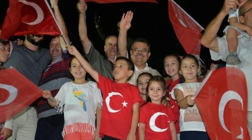 Bilecikliler Demokrasi N&ouml;betini S&uuml;rd&uuml;r&uuml;yor