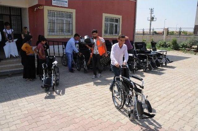 Cizre’de Engellilere Tekerlekli Sandalye Desteği