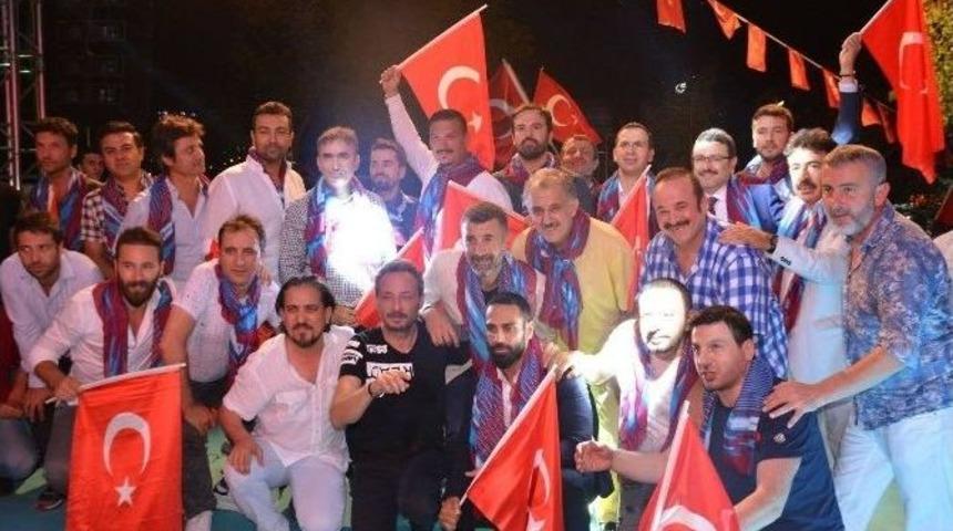 &Uuml;nl&uuml;lerden Demokrasi N&ouml;betine Destek