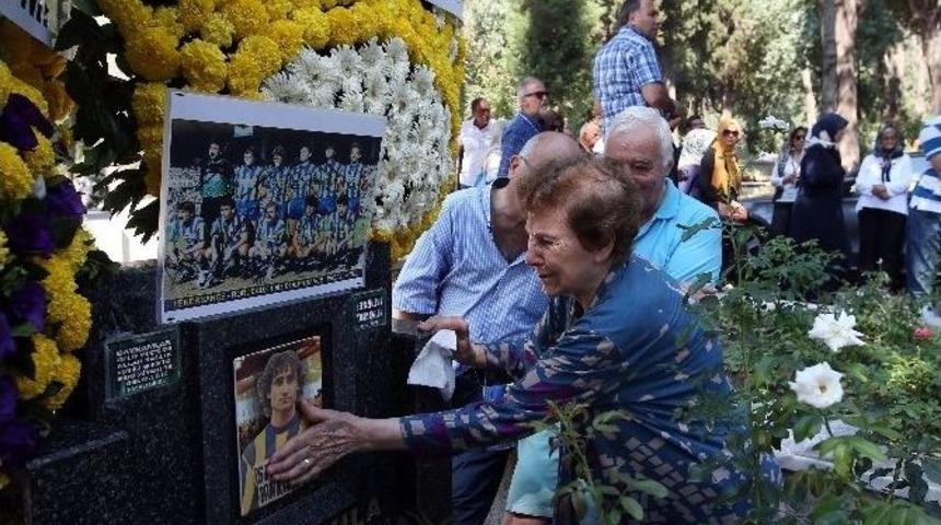 Sel&ccedil;uk Yula, &Ouml;l&uuml;m Yıl D&ouml;n&uuml;m&uuml;nde Kabri Başında Anıldı