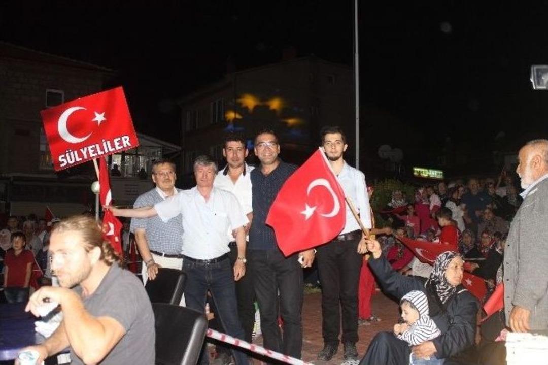 Tavşanlı&rsquo;da Muhteşem Demokrasi Gecesi