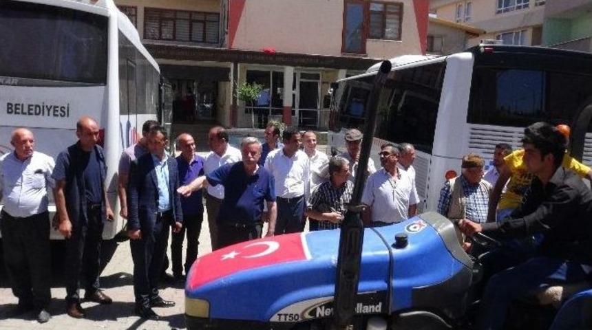 Kurucaovalılar Demokrasi N&ouml;betine Trakt&ouml;rleri İle Geldi