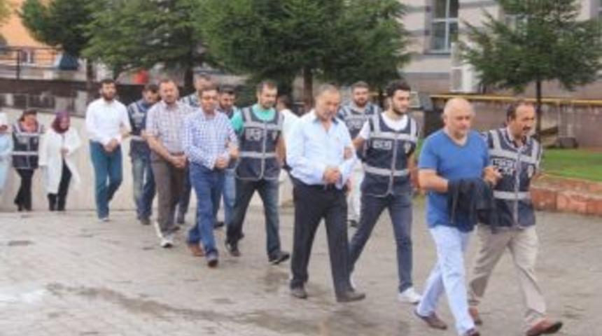 Fet&ouml; Operasyonunda 8 Kişi Adliyeye Sevk Edildi