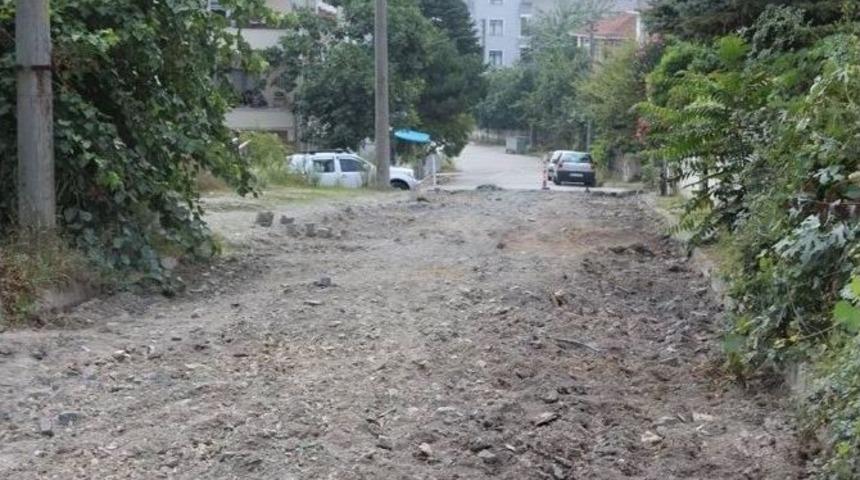 Akçakoca’da Yol Çalışmaları Sürüyor