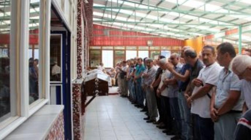 Annelerinin Bı&ccedil;aklayarak &Ouml;ld&uuml;rd&uuml;ğ&uuml; 2 Kardeş Toprağa Verildi