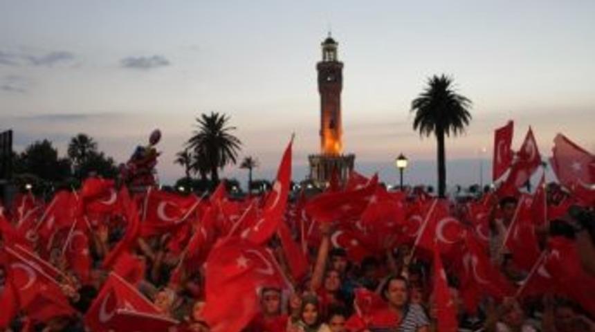 İzmir&rsquo;de &rsquo;yenikapı Mitingiyle&rsquo; Eş Zamanlı Demokrasi N&ouml;beti