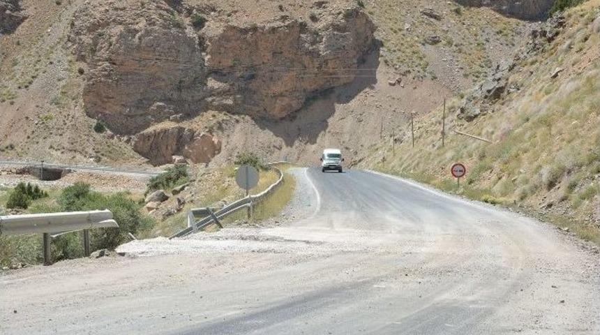 Van &Ccedil;atak Karayolunda Patlama