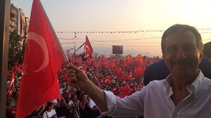 Başkan Ata&ccedil;, Y&uuml;zbinlerle Birlikte İzmir&rsquo;de