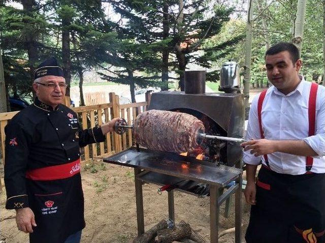 Bakan Çelik’ten Baba Ziyareti