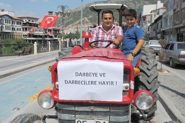 Amasyalı Çiftçilerden Darbe Girişimine Traktörlü Protesto