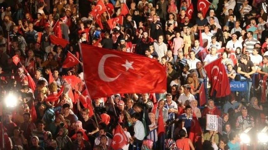 Başkan Zolan, İzmir&rsquo;de Demokrasi N&ouml;betine Katıldı