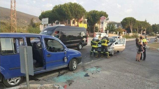 Kuşadası’nda Trafik Kazaları, 6 Yaralı